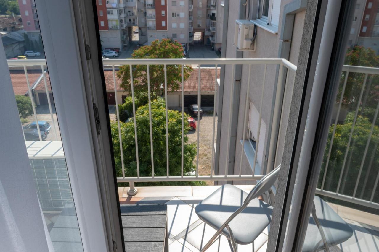 Ferienwohnung Stan Na Dan 021 Novi Sad Exterior foto